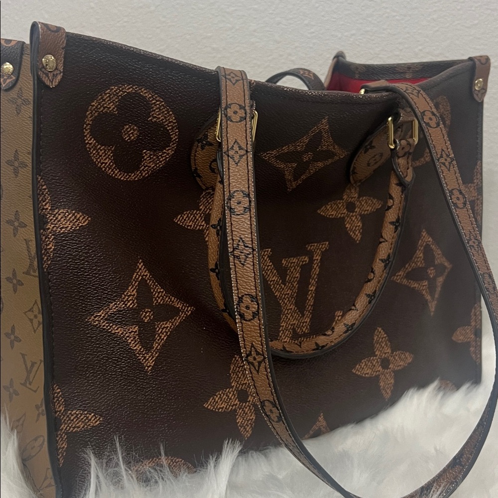 Louis Vuitton Onthego Bag - Picture 2 of 11
